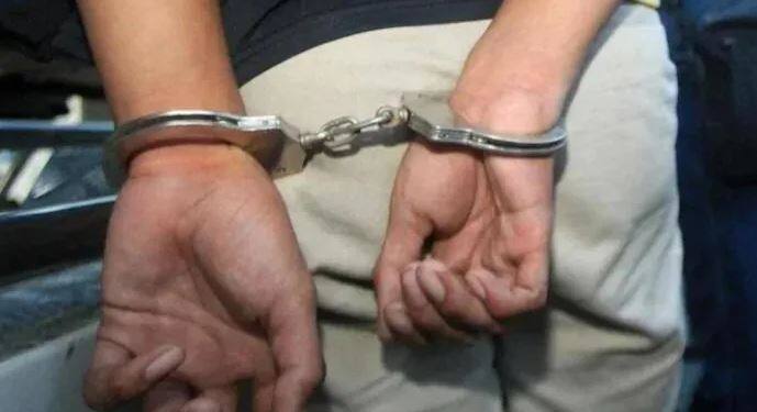 பெண் காவலரிடம் சில்மிஷத்தில் ஈடுபட்ட துணை வட்டாட்சியர் கைது!