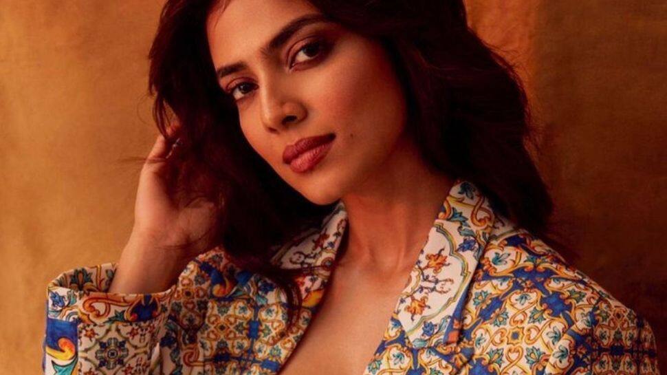 என் போட்டோ அருவருப்பா?! வெப்சைட்டை கடித்து குதறிய மாளவிகா