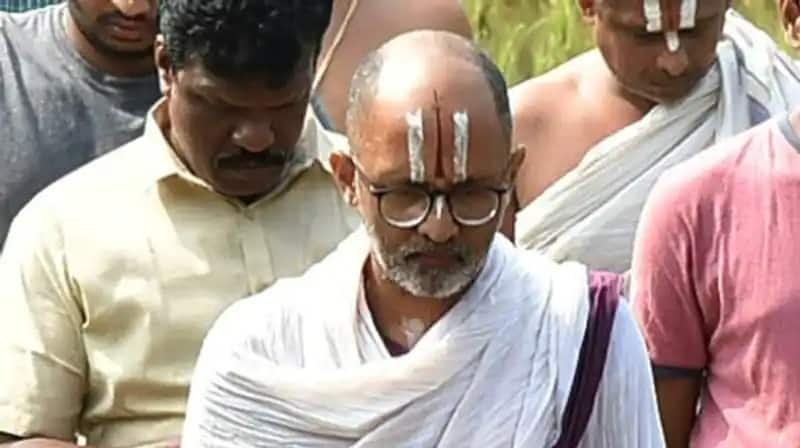 கோவிலில் என்ன அணியனும்னு ஆகமத்தில இருக்கா? கண்டித்த நீதிபதி!