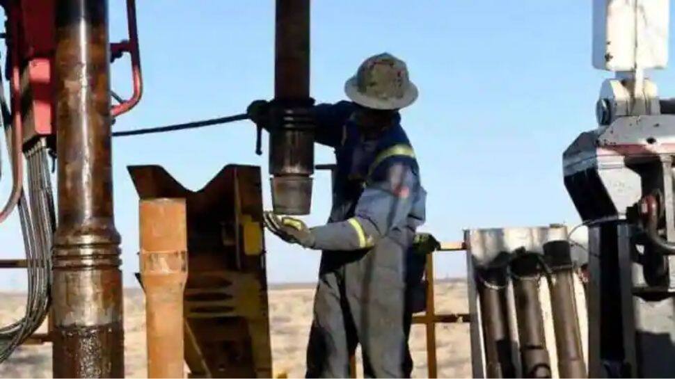 பெட்ரோல் விலை விண்ணைத் தொடும் அபாயம் - காரணம் என்ன?