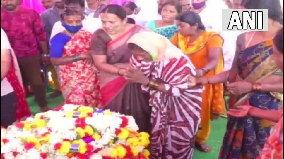 அதிர்ச்சி சம்பவம்! திருமண ரிஸப்ஷன் மேடையில் மணமகள் மயங்கி விழுந்து மூளைச்ச்சாவு!