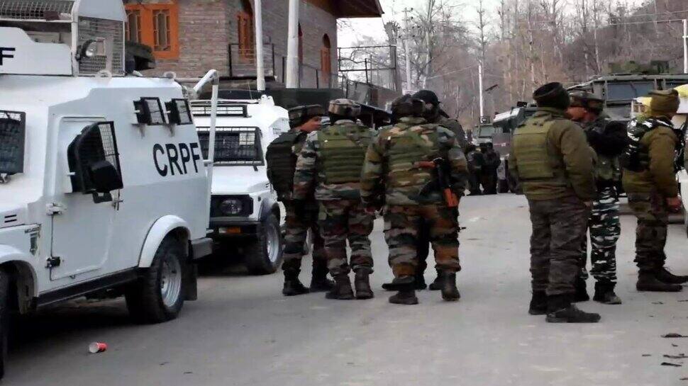 ஜம்மு காஷ்மீர் : துப்பாக்கிச்சூட்டில் 4 பயங்கரவாதிகள் சுட்டு வீழ்த்தல்..!