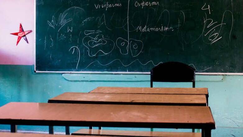 பள்ளி மாணவரோடு ஓடிய ஆசிரியை? போலீஸ் வலைவீச்சு!