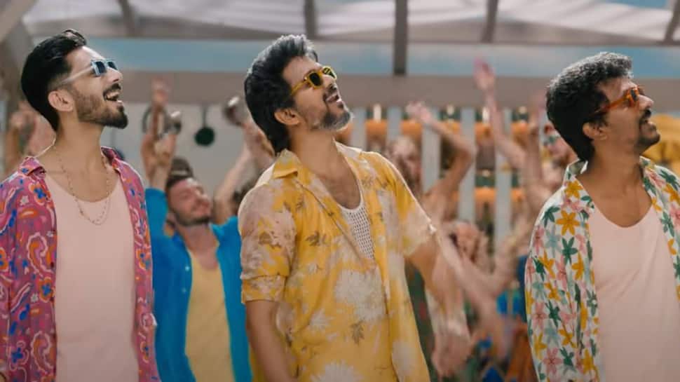 சில்க் ஸ்மிதா பாடலுக்கு நடனமாடிய விஜய்? உங்கள் கற்பனைக்கு ஒரு எண்ட்-யே இல்லையா? வைரல் வீடியோ