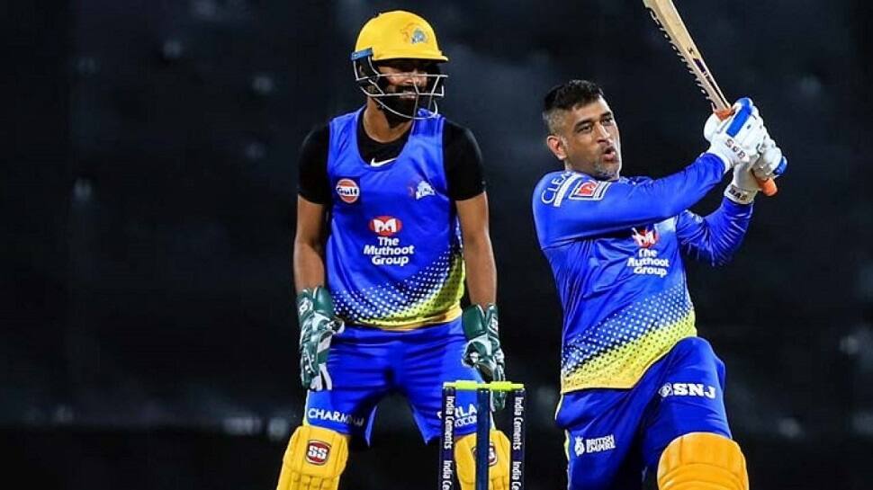 சூரத்தில் வெறித்தனமான பயிற்சியில் ஈடுபட்டுள்ள தல தோனி - வைரல் வீடியோ!