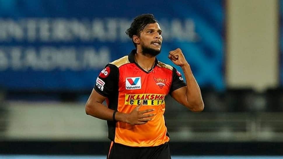 வெறித்தனப் பயிற்சி- ஸ்டெம்பை இரண்டாக உடைத்த நடராஜன்: வைரல் வீடியோ!