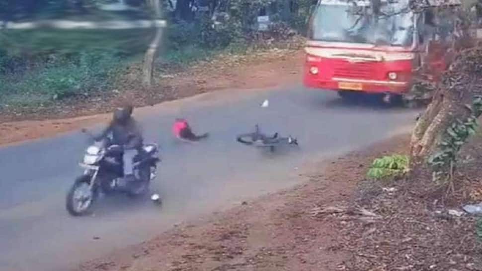 அரை நொடியில் உயிர் தப்பிய சிறுவன்... மனதை பதைபதைக்க வைக்கும் வீடியோ!