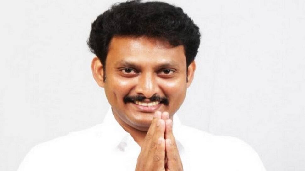 'ஸ்டைல்' என நினைத்து மாணவர்கள் பேருந்து படிக்கட்டில் தொங்கியவாறு பயணம் - அன்பில் மகேஷ்