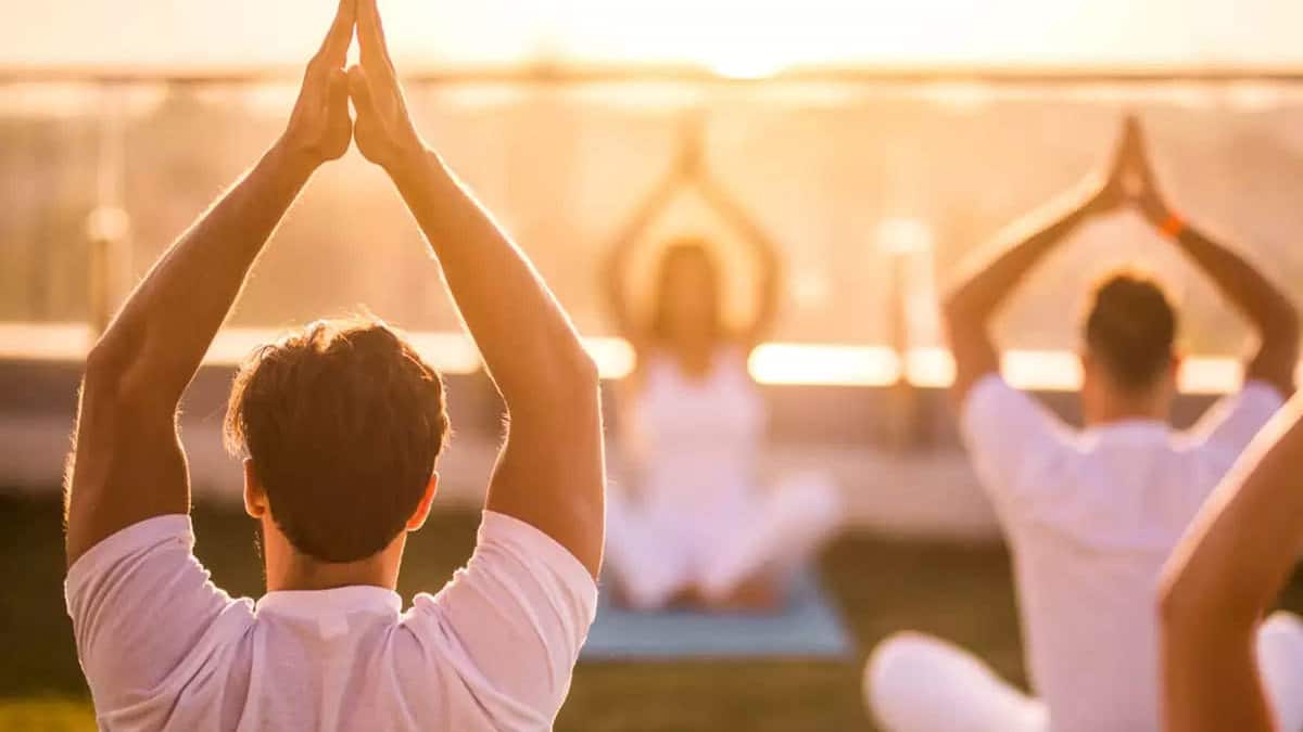 Enhance Eyesight With These 3 Simple Yoga Exercises இந்த 3 எளிய யோகா