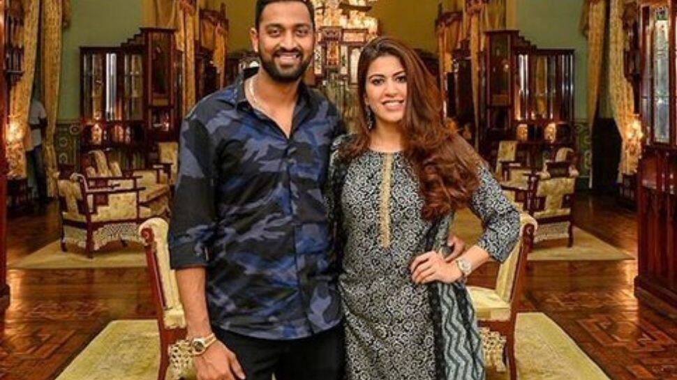  மைதானத்துக்கு வந்த மனைவி - வெற்றியை பரிசளித்த குருணால் பாண்டியா