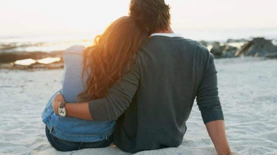 ''வட இந்தியாவில் இரவு 10 மணிக்கு மேல் சுத்துங்க'' என காவலர் திட்டியதாக இளம்பெண் புகார் 