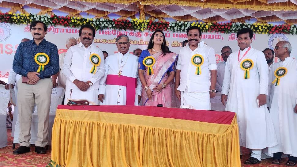 இளையராஜா கருத்தை ஏன் சில்லறைத்தன அரசியலுக்குப் பயன்படுத்துகிறீர்கள்?- நடிகை கஸ்தூரி காட்டம்