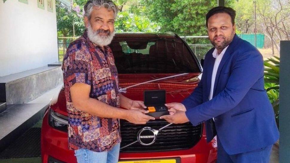 ஆர்ஆர்ஆர் வெற்றிக்காக வால்வோ கார் வாங்கிய ராஜமௌலி - விலை தெரியுமா?