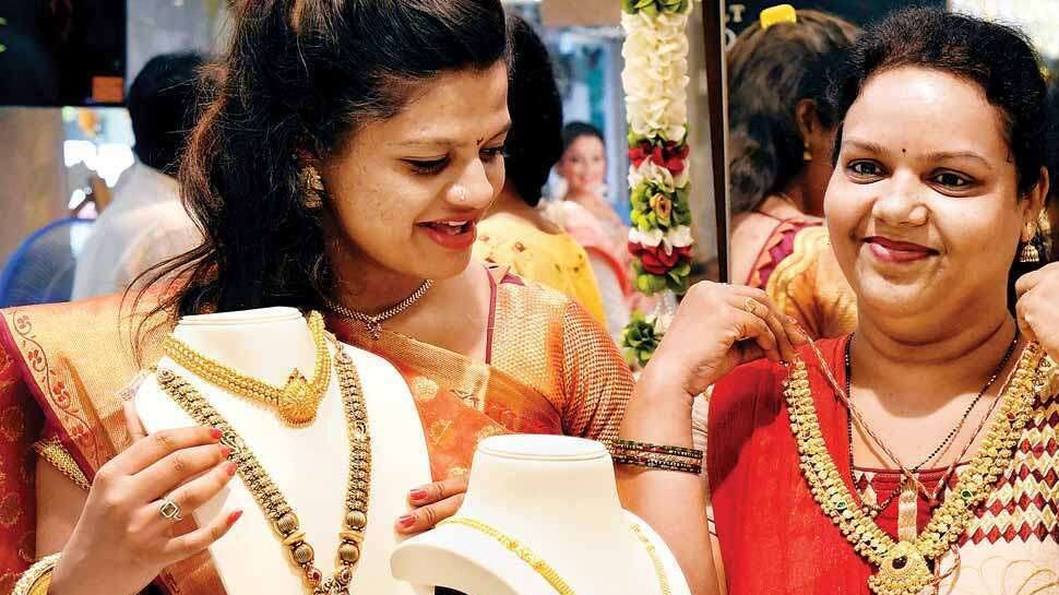 மூன்றாவது நாளாக தங்கத்தின் விலையில் சரிவு: இல்லத்தரசிகள் படு ஹேப்பி