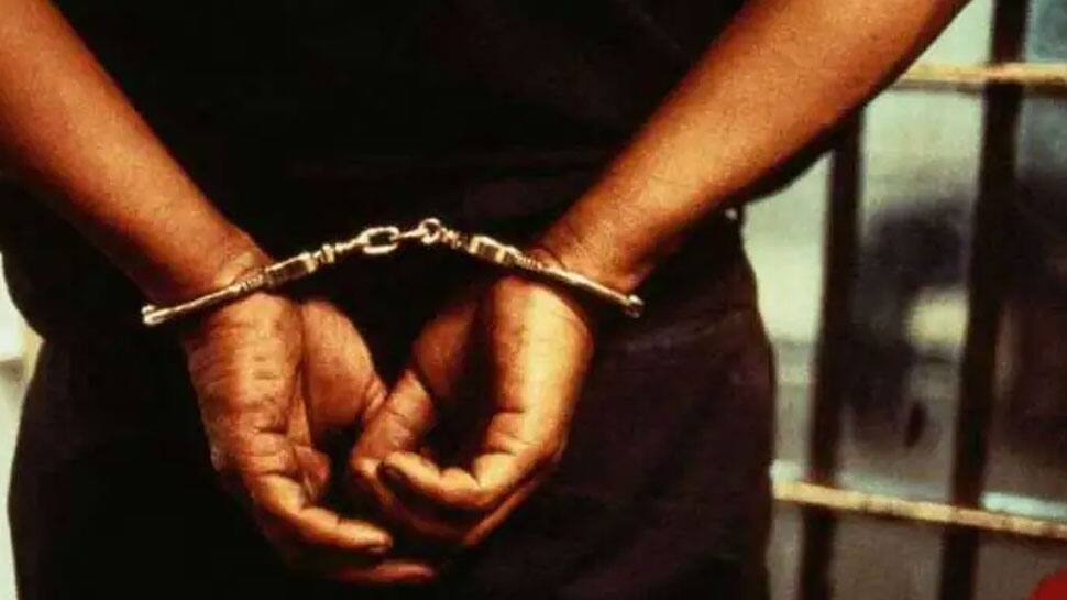 Paying guest ஐ பூரிக்கட்டையால் அடித்த பாஜக பிரமுகர் கைது