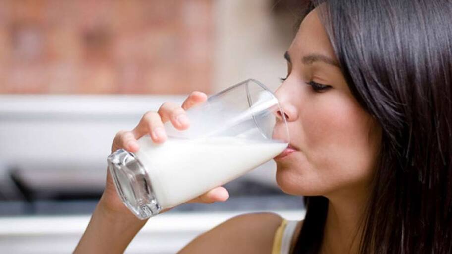 Raw Milk: Drinking raw milk is beneficial or harmful | Raw Milk ...