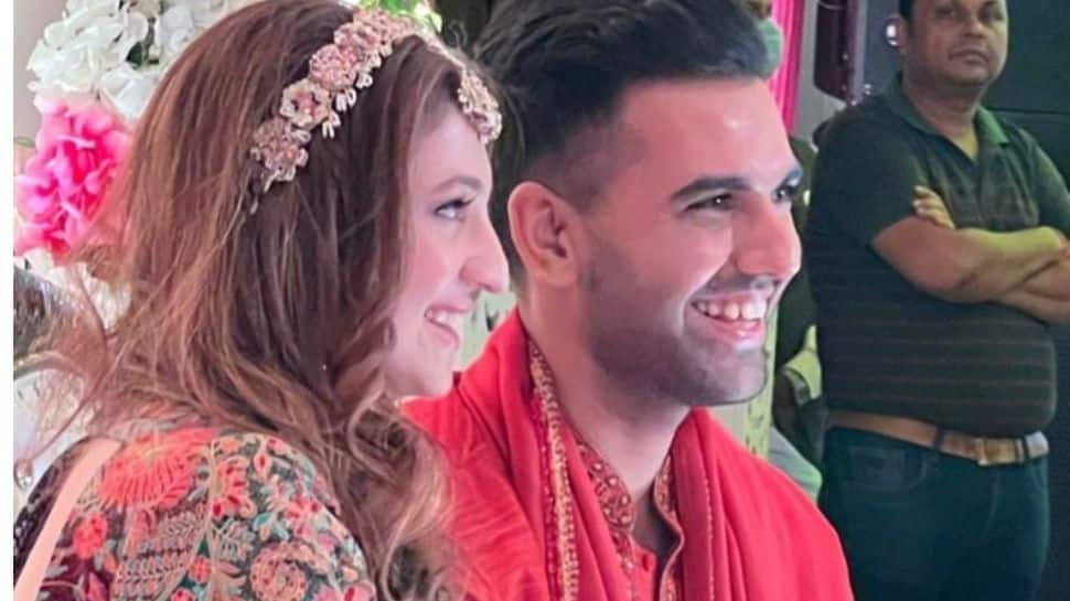 Deepak Chahar wedding: தீபக் சாஹர் திருமணத்தில் தோனி - கோலிDeepak Chahar wedding: தீபக் சாஹர் திருமணத்தில் தோனி - கோலி