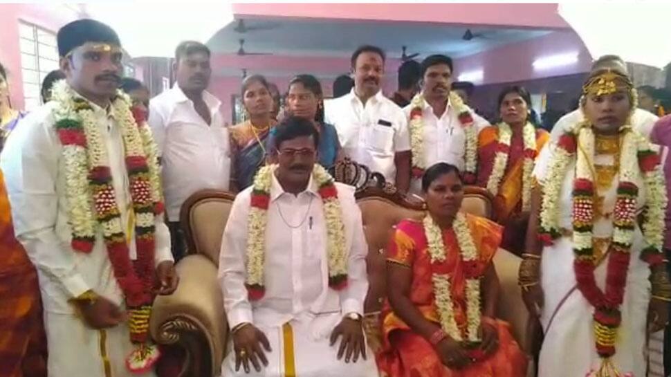 இறந்த தந்தையின் மெழுகு சிலை முன்பு நடந்த மகளின் திருமணம்; உறவினர்கள் நெகிழ்ச்சி