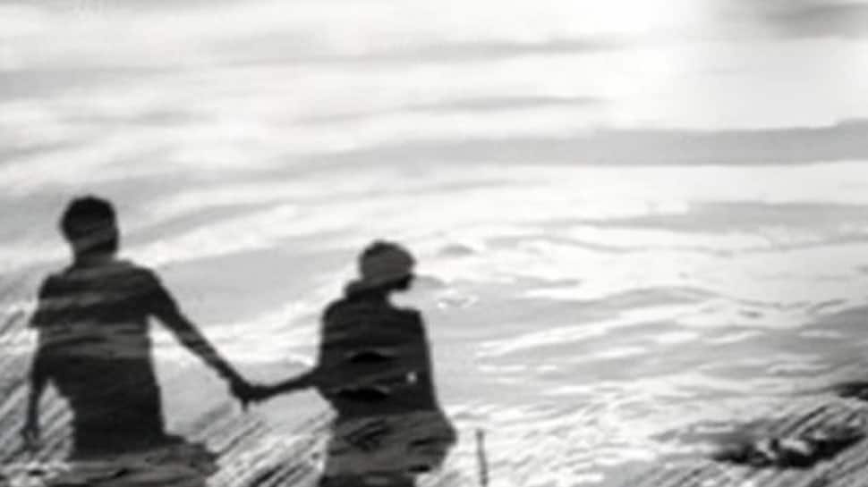 மகன் இறந்த துக்கம்; கணவன்-மனைவி ராமேஸ்வரம் கடலில் தற்கொலை