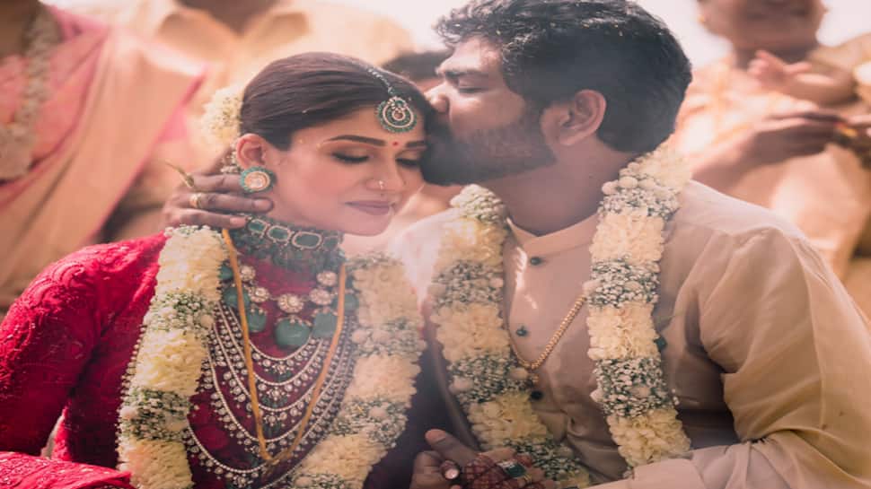  ஒரு கணம் ஒருபோதும் பிரியக்கூடாதே என் உயிரே.... திருமண கோலத்தில் நயன் - விக்னேஷ் சிவன் 