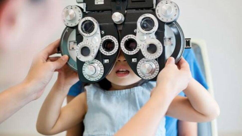 பெற்றோர்கள் கவனத்திற்கு: 'மையோபியா' நோயால் பாதிப்படையும் பள்ளி குழந்தைகள்!