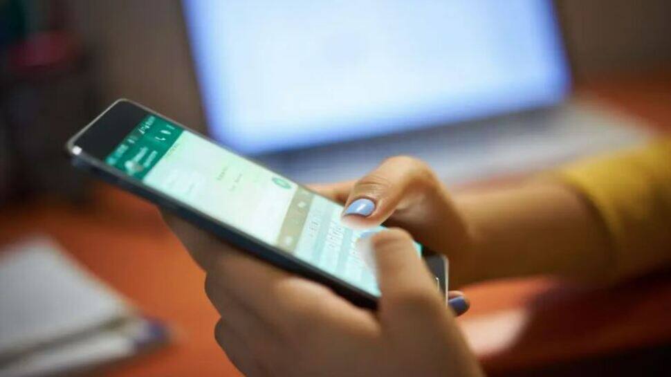 கலெக்டர் போல மேசேஜ் அனுப்பி அவரின் உதவியாளரிடமே 'பணம் பறிப்பு' -  கைவரிசை காட்டிய 'வடமாநில கும்பல்' !!