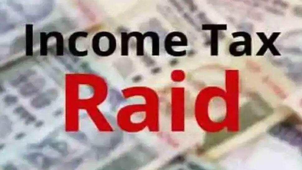 Income Tax Raid: காங்கிரஸ் தலைவர் வீட்டில் ரெய்ட்: பல இடங்களில் வருமான வரி சோதனை