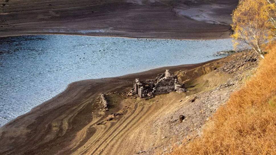 பிரிட்டனின் ‘அத்திப்பட்டு’; மாயமான கிராமத்தை வெளிகொணர்ந்த வெப்பம்