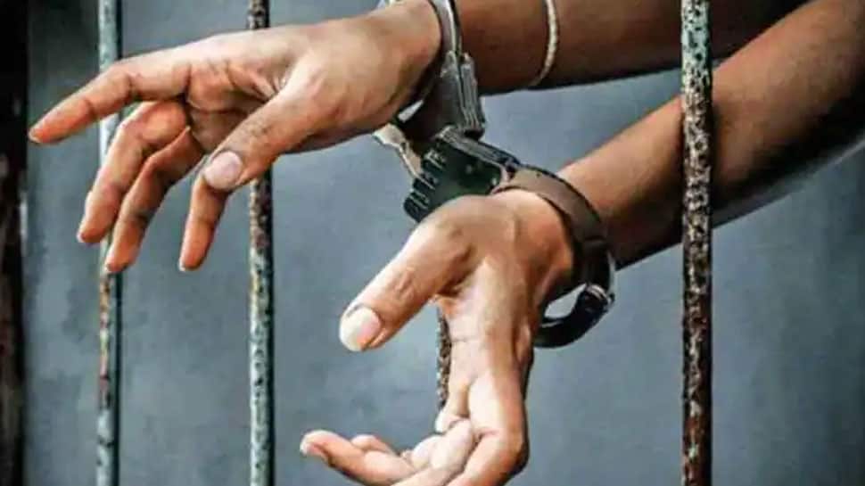 கள்ளத்தொடர்பு வைத்திருந்த கணவன்; தட்டி கேட்ட மனைவிக்கு கொலை மிரட்டல்