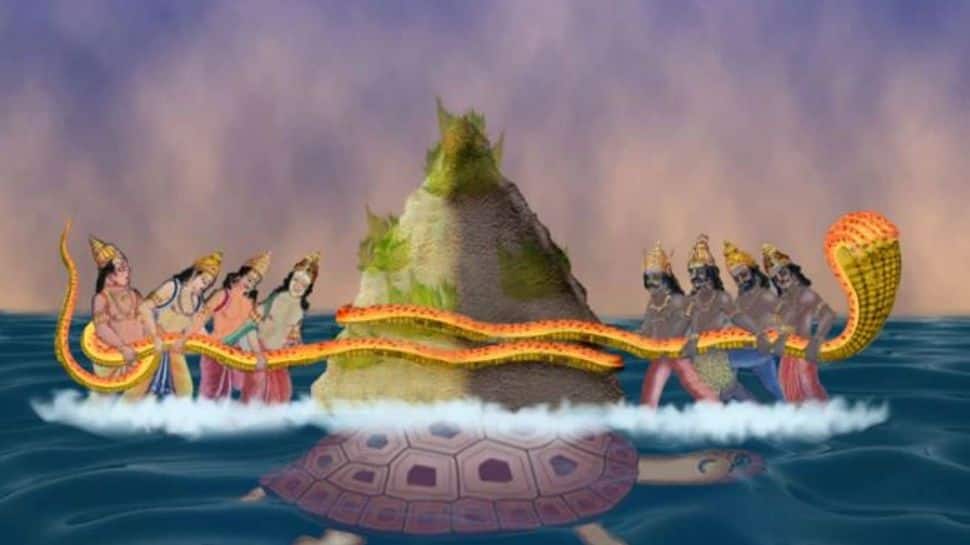 Digital Kumbh museum: பாற்கடலை கடையும் மந்தர மலை: ஆலகால சிவன் மோகினி அவதார விஷ்ணு