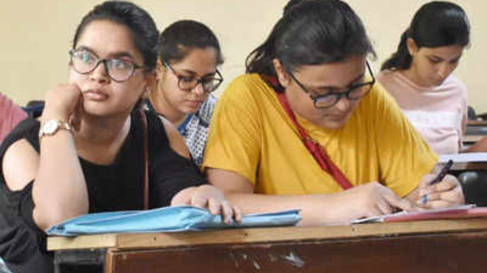 ’கட்டணத்தை முழுமையாக கொடுக்க வேண்டும்’ யுஜிசி போட்ட அதிரடி உத்தரவு; மாணவர்கள் ஹேப்பி!