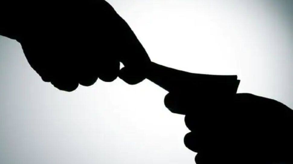 லஞ்சம் வாங்கிய போலீசை அதிரடியாக கைதுசெய்த லஞ்ச ஒழிப்பு போலீசார்