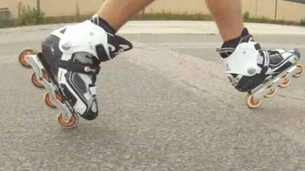 கையில் தேசிய கொடி; சாலையில் ஸ்கேட்டிங் - விழிப்புணர்வு கொடுக்கும் அண்ணன், தம்பி