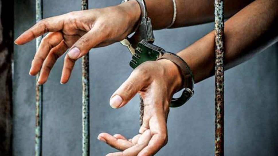 சென்னை: இருதரப்பு மோதலில் நாட்டு வெடிகுண்டு வீச்சு, பீதியில் மக்கள் 