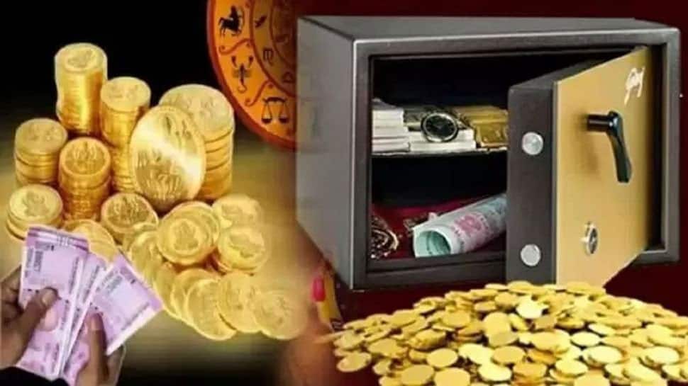 Vastu Tips Do not Keep your Money, Gold, Locker in this Direction