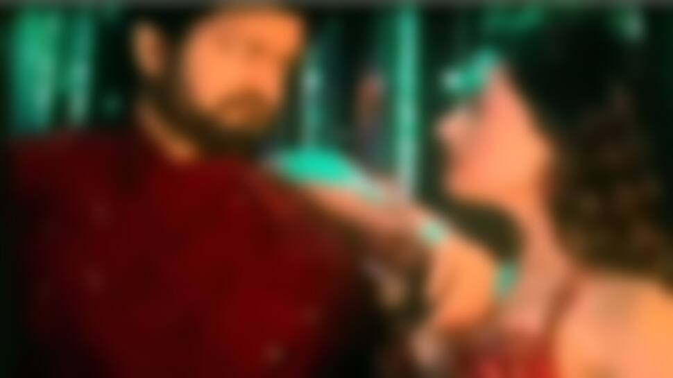 என்ன நடக்கிறது வாரிசு படப்பிடிப்பில்? லீக் ஆனது விஜய் - ராஷ்மிகா ரொமான்ஸ் காட்சிகள்!