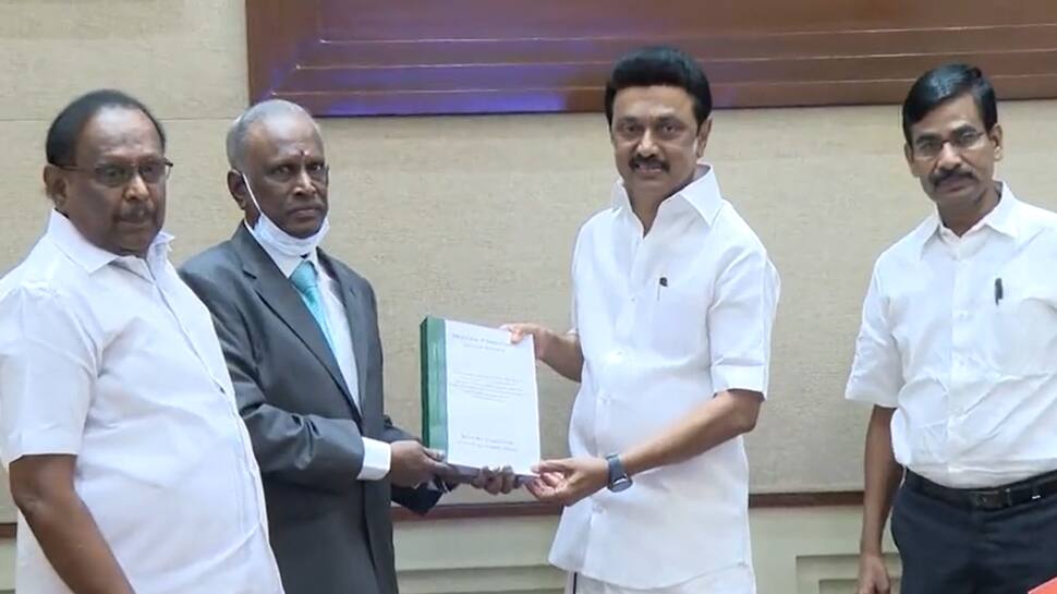  ஜெ. மரணம் - முதல்வரிடம் அறிக்கையை தாக்கல் செய்தது ஆணையம்