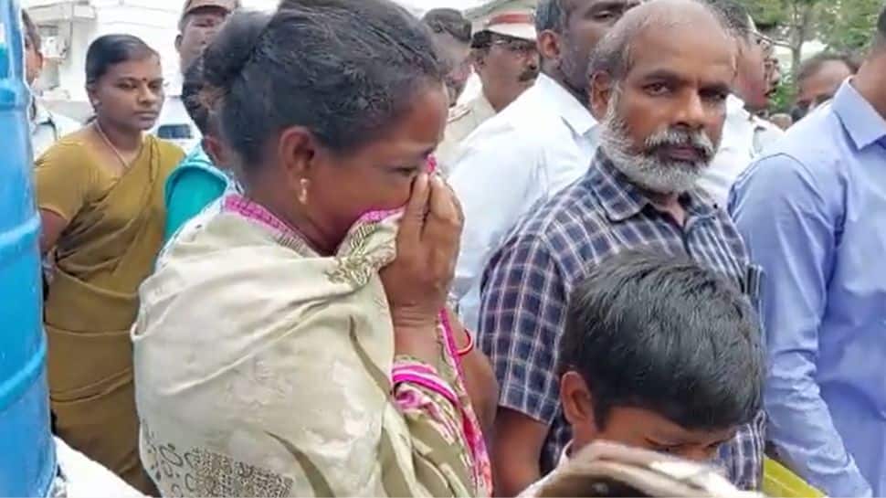 ’குற்றவாளிகள் தப்பிக்கக்கூடாது’ ஸ்ரீமதி தாயார் கண்ணீர் பேட்டி 