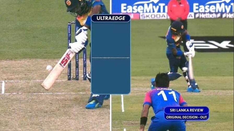 அவுட்டா? நாட் அவுட்டா? முதல் போட்டியிலேயே எழுந்த சர்ச்சை!