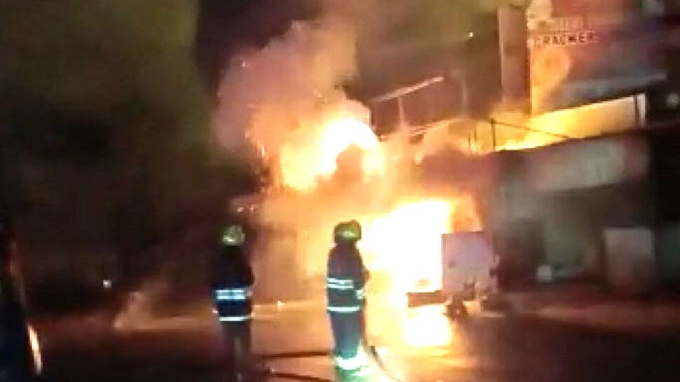 ஓசூரில் தீ விபத்து: லட்சக்கணக்கான மதிப்புள்ள பட்டாசுகள் எரிந்து நாசம்