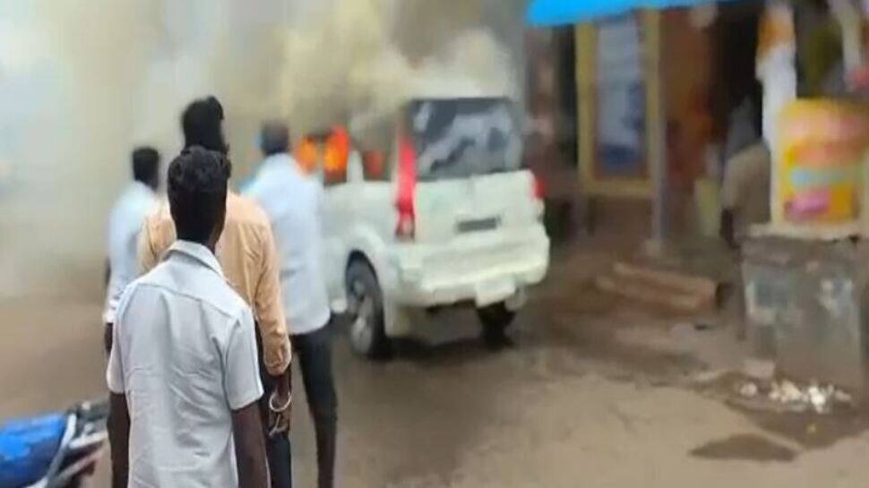 தங்கையின் காதல் திருமணத்திற்கு எதிர்ப்பு தெரிவித்த அண்ணன் - காருக்கு தீ வைத்த பயங்கரம் !!