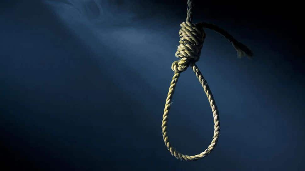 மகளின் கையால் தாயின் தூக்கு தண்டனையை நிறைவேற்றப்பட்ட கொடூரம்!