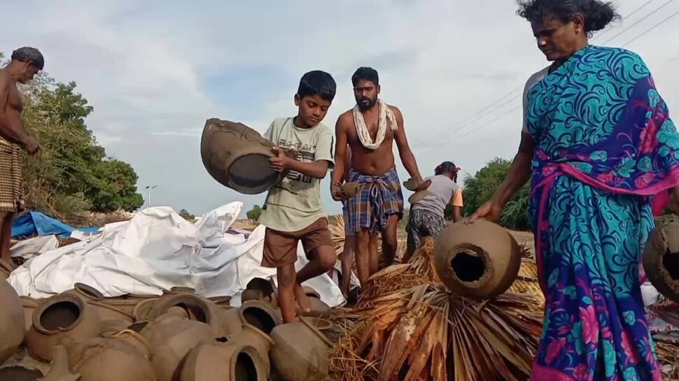 ராமநாதபுரத்தில் மண்பாண்ட தொழிலாளர்களை சோதித்த மழை! 