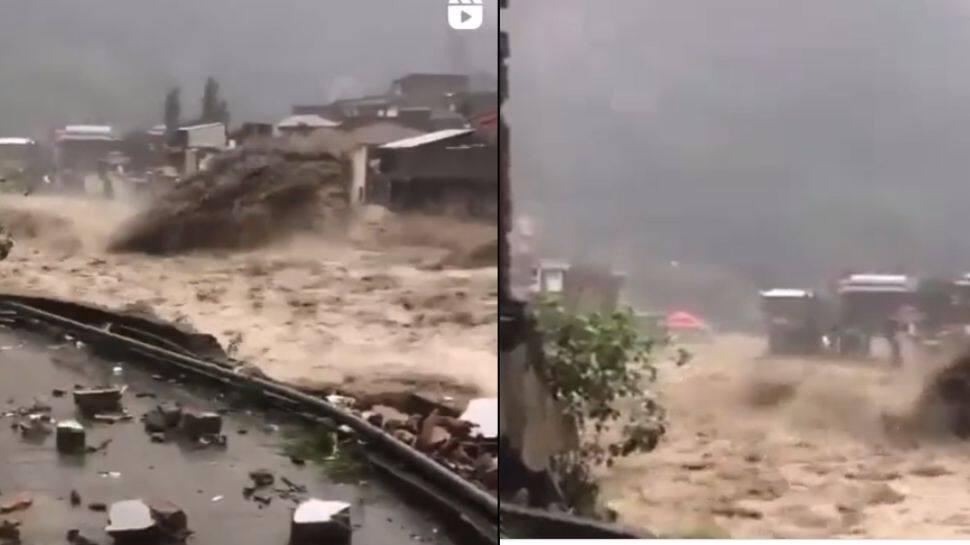 பாகிஸ்தானின் அவலநிலை தொடர்கிறது! வெள்ளத்தில் சிக்கித் தவிக்கும் மக்கள்