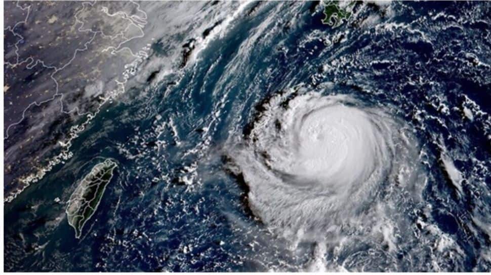 சீனா - ஜப்பானை அச்சுறுத்தும் உலகின் மிக வலிமையான Hinnamnor சூறாவளி! 