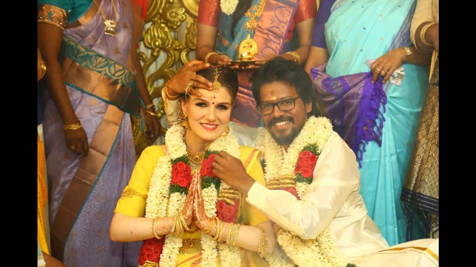 அம்மி மிதித்து அருந்ததி பார்த்து சென்னை மணமகனை கைபிடித்த போலந்து மணமகள்!