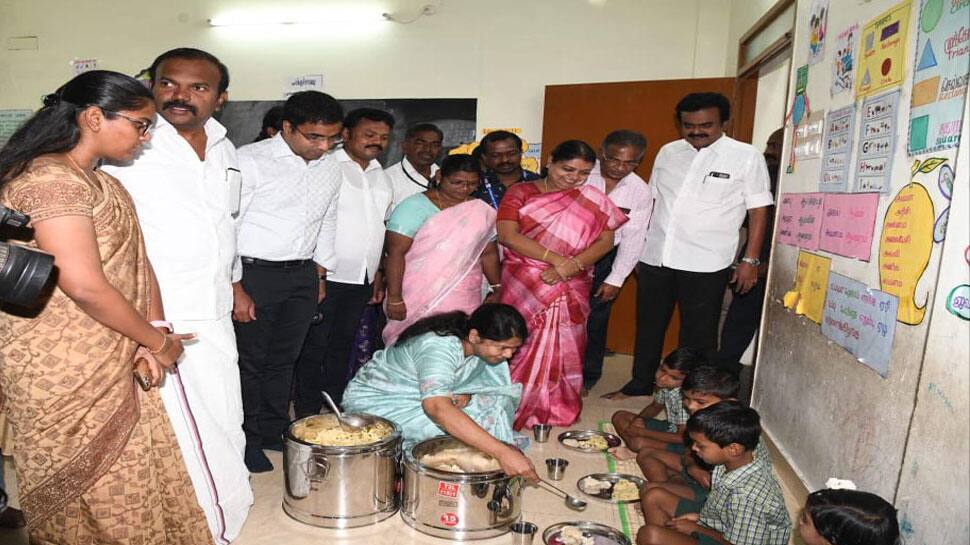 நாட்டில் முதல்முறையாக தமிழக பள்ளிகளில் காலை உணவுத் திட்டம்: கனிமொழி கருணாநிதி பெருமிதம்