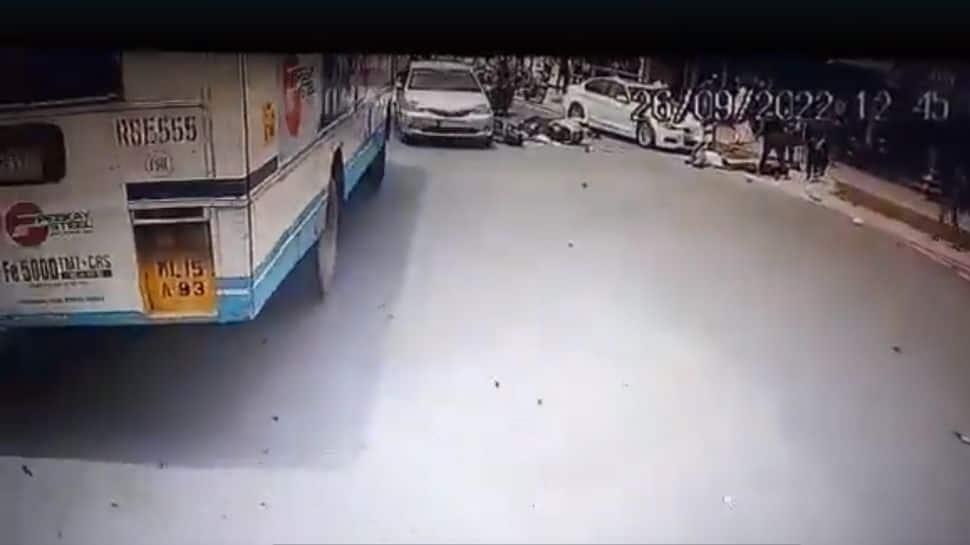 கேரளாவில் கோர விபத்து; BMW காரில் மோதி தூக்கி வீசப்பட்ட இருவர்!