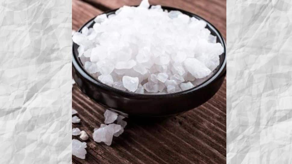 Drinking Salt Water And Its Impact On Health கல் உப்பை பானமாக பருகலாம்! பருகினால் இந்த 6