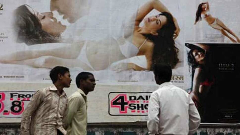 தடை செய்யப்பட்ட 63 ஆபாச இணையதளங்கள் - என்னென்ன தெரியுமா?